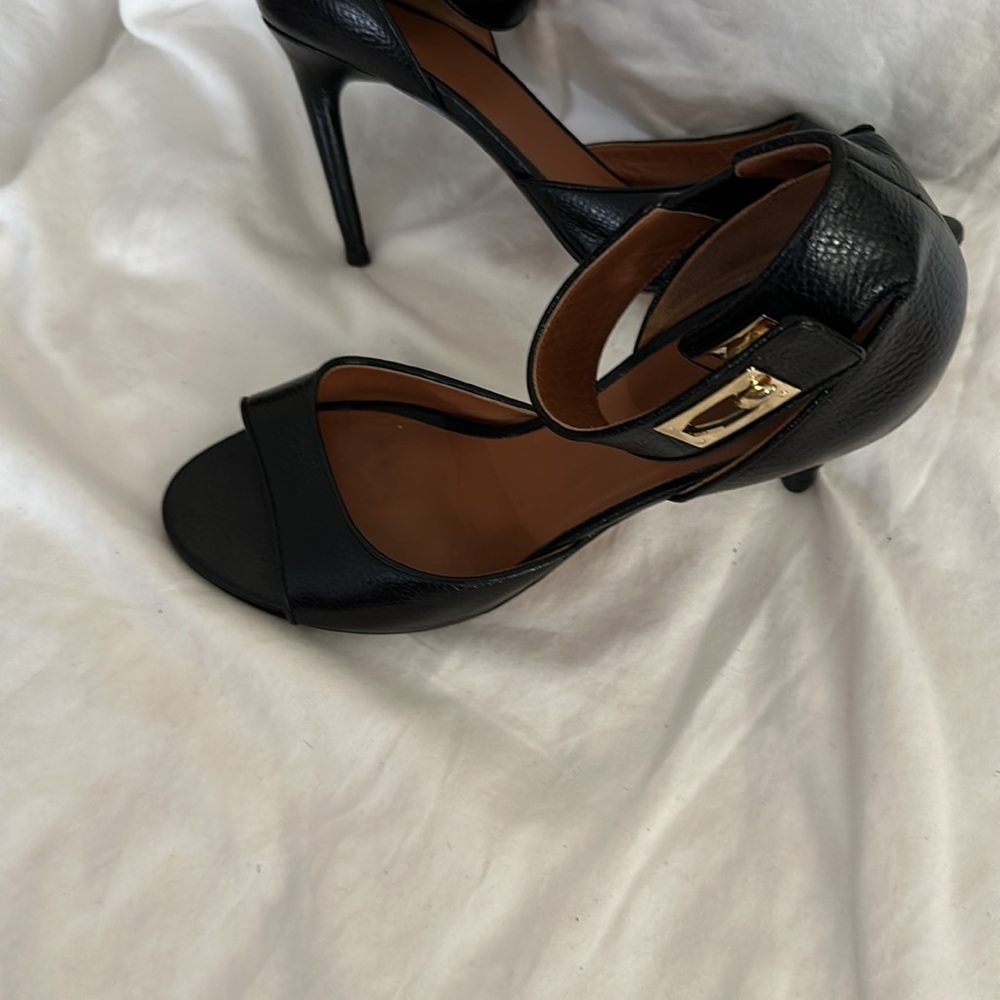 Shoes - Picture 4 of 9